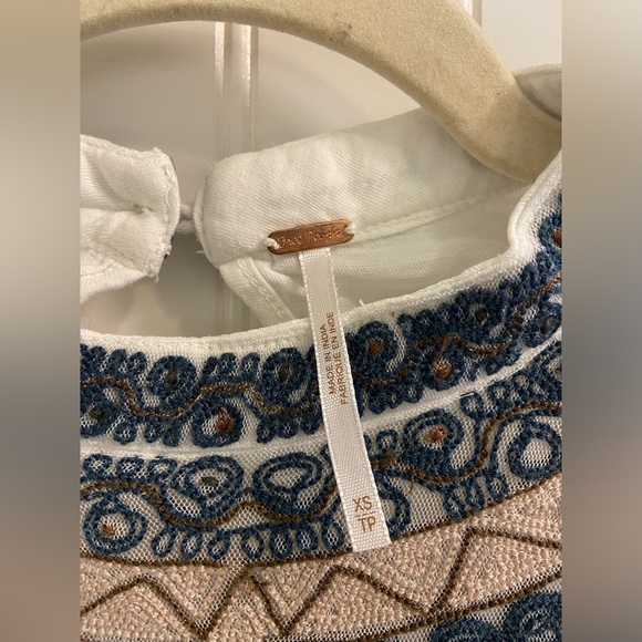 Free People Embroidered Boxy Cropped Long Sleeve Keyhole Neck Bohemian Blouse XS - Picture 7 of 10